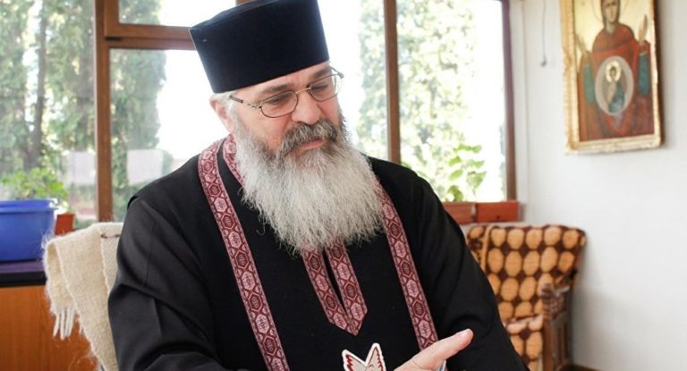 Episcopul retras al Hușilor, reținut de procurori pentru viol