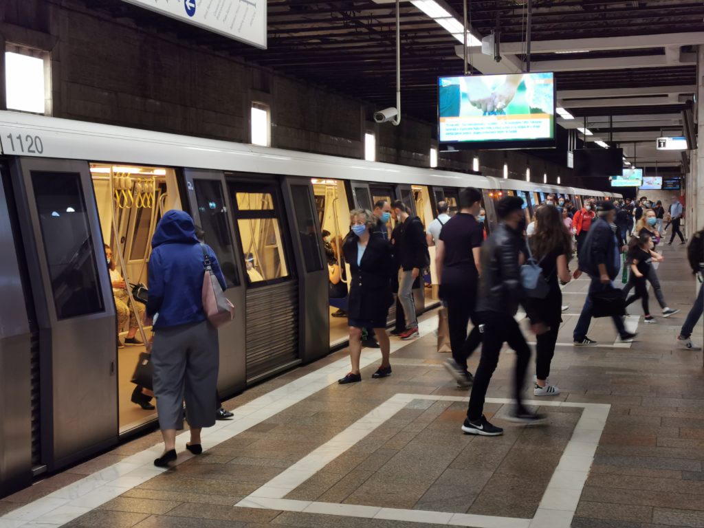 Cel puţin 10% dintre corporatişti şi-ar putea pierde slujba în a doua jumătate a anului Cel puţin 10% dintre corporatişti şi-ar putea pierde slujba în a doua jumătate a anului