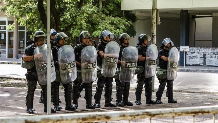 Ciocniri între manifestanți și poliție la Londra