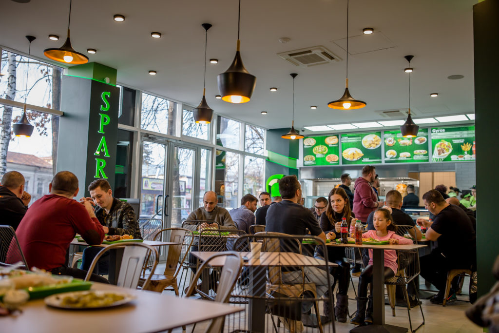 Orban anunță că s-ar putea redeschide restaurantele Orban anunță că s-ar putea redeschide restaurantele