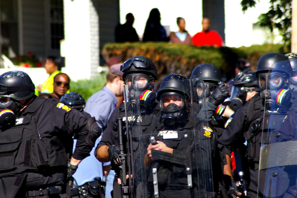 Polițiști americani s-au fotografiat imitând chokehold-ul Polițiști americani s-au fotografiat imitând chokehold-ul