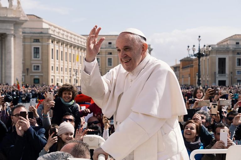 Papa Francisc anulează din nou audiențele generale în prezența credincioșilor