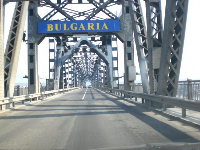 Aglomerație la punctul de frontieră de pe podul Giurgiu-Ruse. Astăzi trecerea este gratuită
