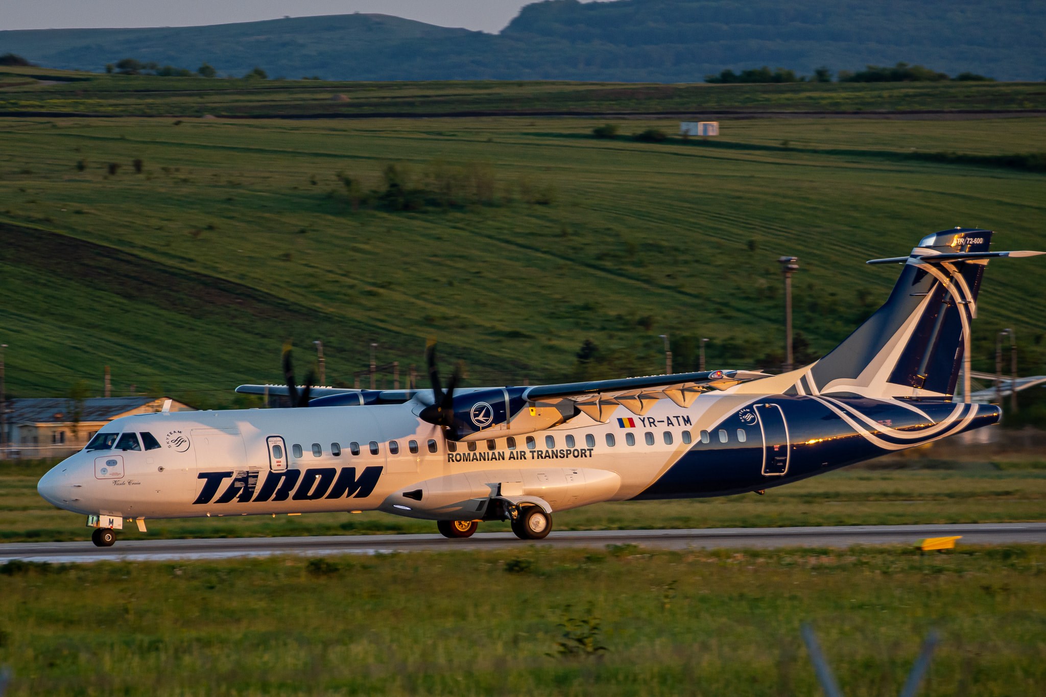 Românii din vestul țării vor putea ajunge la mare în mai puțin de o oră. TAROM introduce noi curse interne