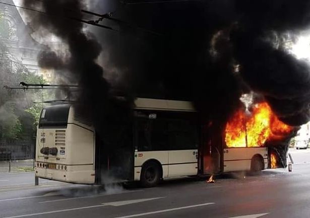 VIDEO De ce a luat foc troleibuzul din Capitală / Verificări ample anunțate de STB