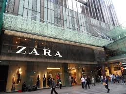 Zara închide 1.200 de magazine  și pariază pe comerțul online