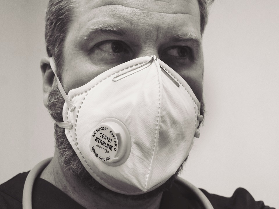 Mai multe modele de măști, aflate pe lista produselor periculoase, la vânzare în România Mai multe modele de măști, aflate pe lista produselor periculoase, la vânzare în România