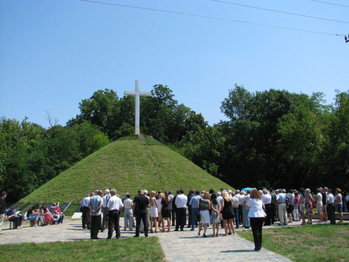 Tmișoara, Pădurea Verde. Monumentul de pe locul execuției liderilor Rezistenței bănățene. Sursa: Memorial Sighet
