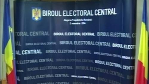 Biroul Electoral Sector 1: Persoana care căuta în saci, angajat al Biroului Electoral / Firea: Alegerile nu au fost corecte iar primarii nu sunt eligibili