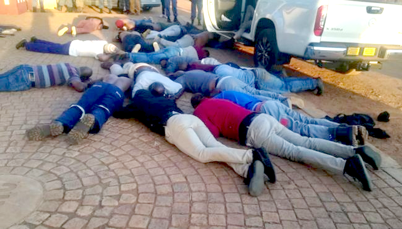 Cinci morți într-un atac la o biserică sud-africană Cinci morți într-un atac la o biserică sud-africană