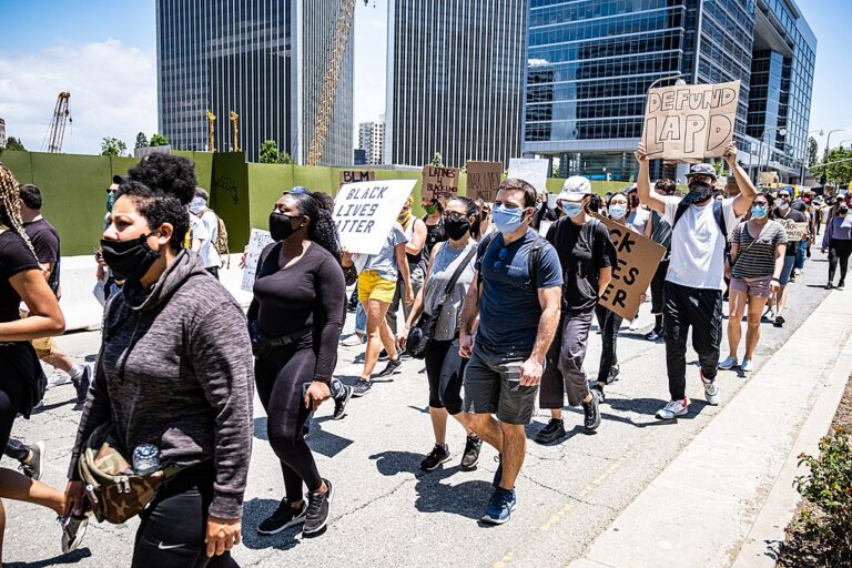 Trump numește protestatarii care nu sunt de acord cu el, teroriști