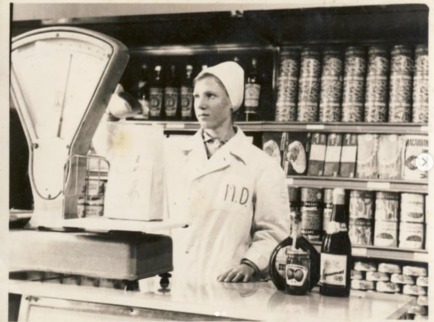 Astăzi în istorie: Partidul Comunist Român reintroduce cartele de raționalizare a alimentelor / Ce trebuia să mănânci și cum trebuia să arăți Astăzi în istorie: Partidul Comunist Român reintroduce cartele de raționalizare a alimentelor / Ce trebuia să mănânci și cum trebuia să arăți