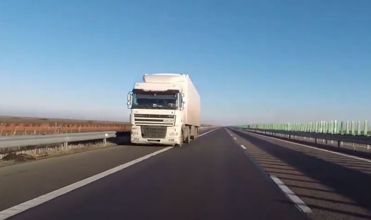 Pachetul Mobilitate al UE afectează transportatorii rutieri din Est / România protestează