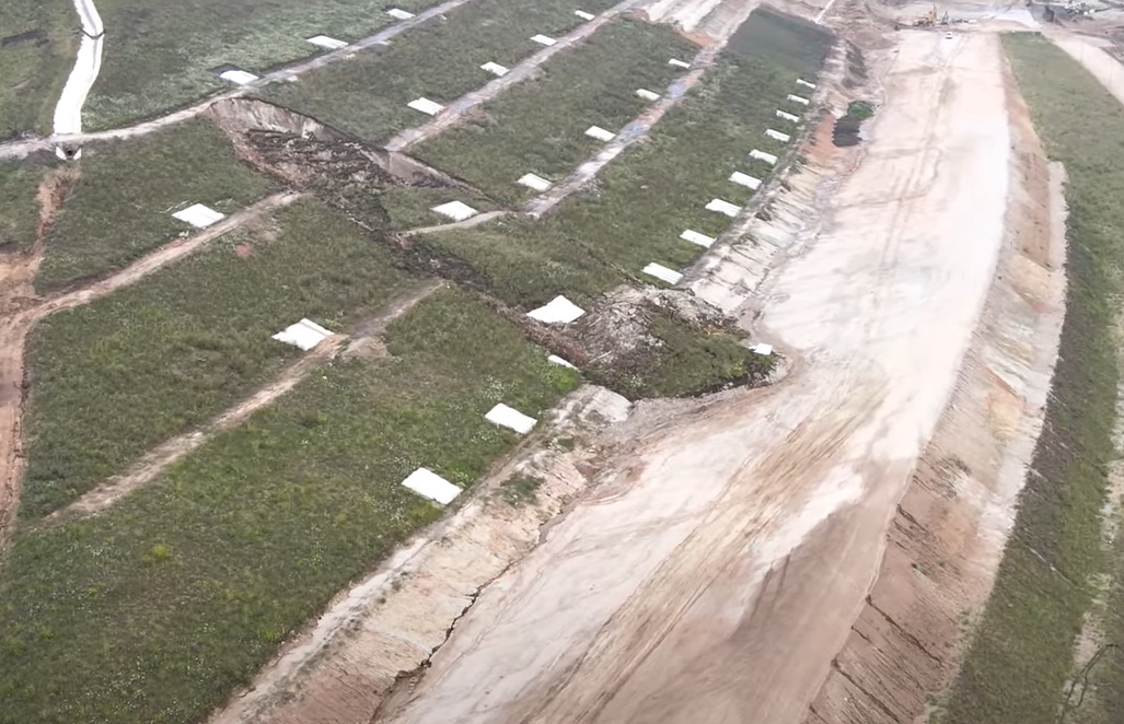 VIDEO Alunecare de teren pe autostrada A10 Sebeș-Turda / Lucrările ar putea întârzia și mai mult