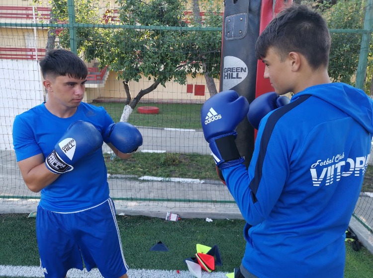 Confruntare momentului: pugilistul Jitaru vs. un fotbalist de la Viitorul lui Hagi