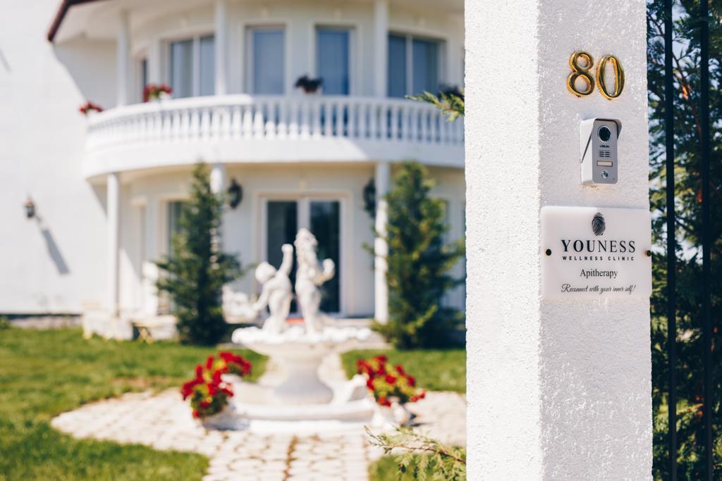 Dr. Vanessa Youness: „Veninul de albine poate avea efecte extraordinare asupra însănătoșirii organismului” Dr. Vanessa Youness: „Veninul de albine poate avea efecte extraordinare asupra însănătoșirii organismului”