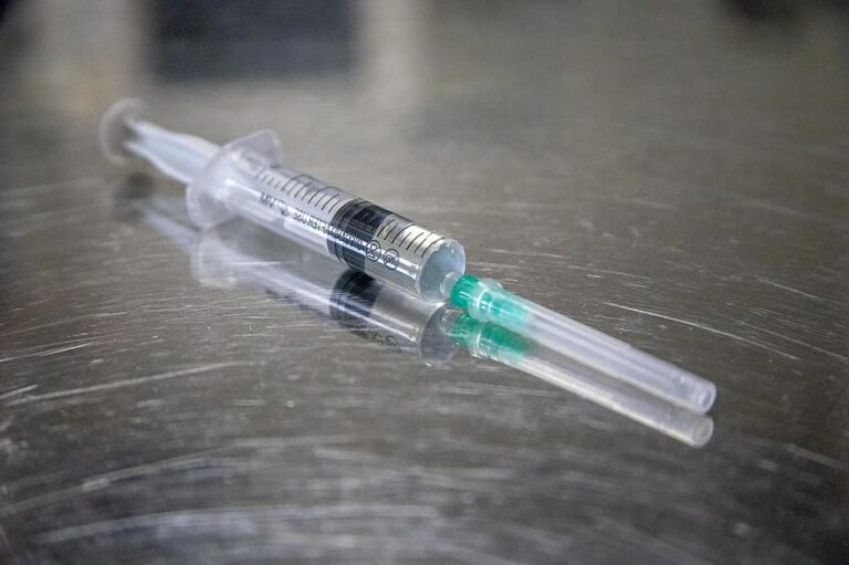 Brazilia suspendă studiile privind vaccinul chinezesc Sinovac, invocând „efecte adverse grave”
