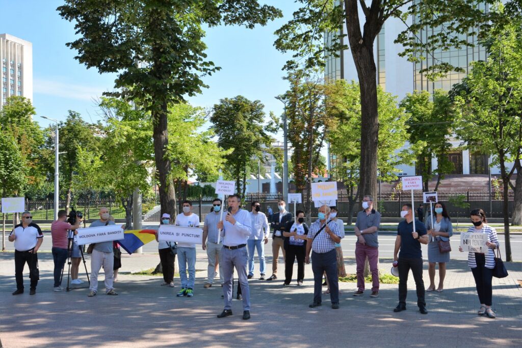 Mișcarea politică UNIREA susține că Igor Dodon dorește modificarea Constituției pentru a interzice unirea cu România Mișcarea politică UNIREA susține că Igor Dodon dorește modificarea Constituției pentru a interzice unirea cu România