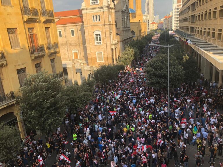 Protestele antiguvernamentale izbucnesc în Beirut