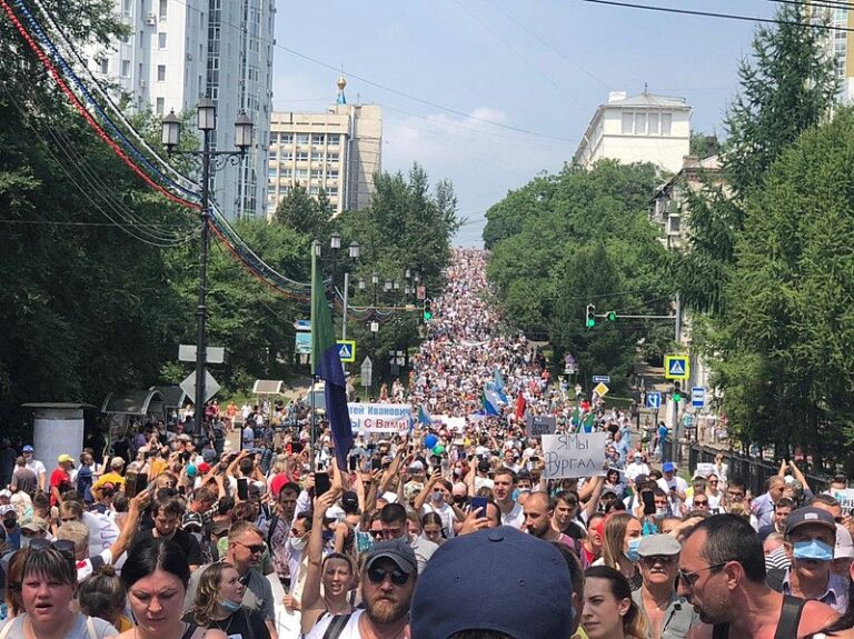 Proteste antiguvernamentale în estul Rusiei: circa 3.000 de oameni au mărșăluit în a cincea săptămână de protest