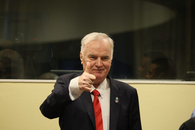 Fostul general sârb bosniac Mladic face apel la condamnarea pentru genocid