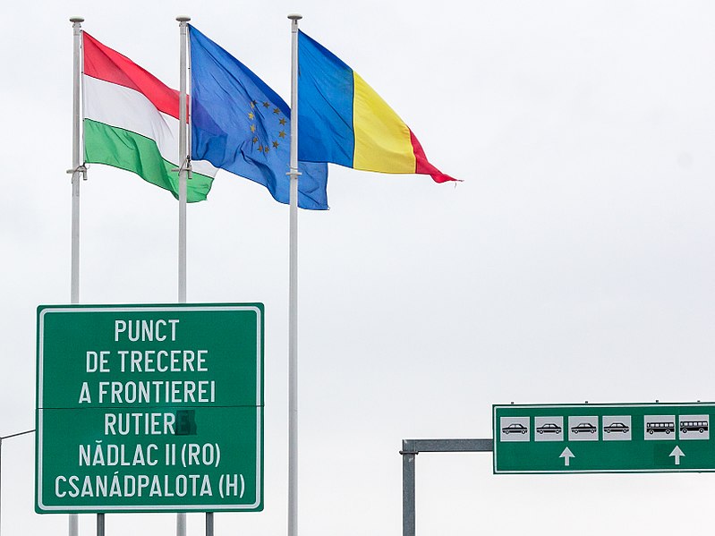 Pufuleți cu surprize: nouă vietnamezi ascunși printre pufuleți au fost găsiți la Vama Nădlac Pufuleți cu surprize: nouă vietnamezi ascunși printre pufuleți au fost găsiți la Vama Nădlac