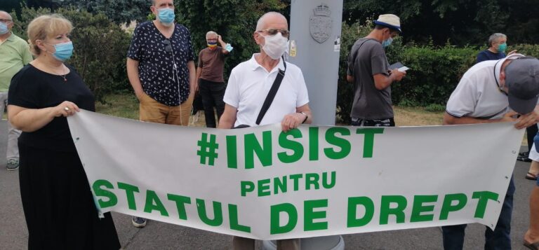 FOTOGALERIE: Proteste în Piața Victoriei. Protestatari adunați pentru două motive diferite