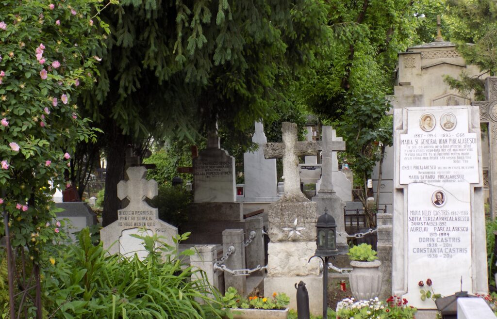 Misterele Bucureștiului vechi: Povestea Cimitirului Bellu. Doar un pas de la crâșmă la cimitir. Blestemele înființării celui mai mare cimitir bucureștean Misterele Bucureștiului vechi: Povestea Cimitirului Bellu. Doar un pas de la crâșmă la cimitir. Blestemele înființării celui mai mare cimitir bucureștean