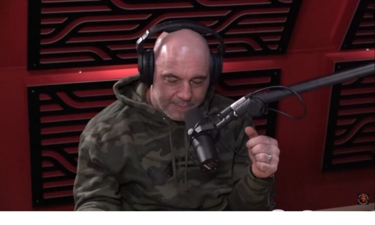 Joe Rogan a răspândit zvonuri false despre incendiile din SUA. Acum regretă