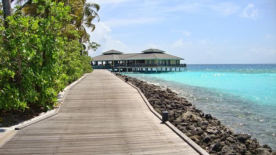 Un resort din Maldive asigura condiții de lux pentru cei care lucrează remote Un resort din Maldive asigura condiții de lux pentru cei care lucrează remote