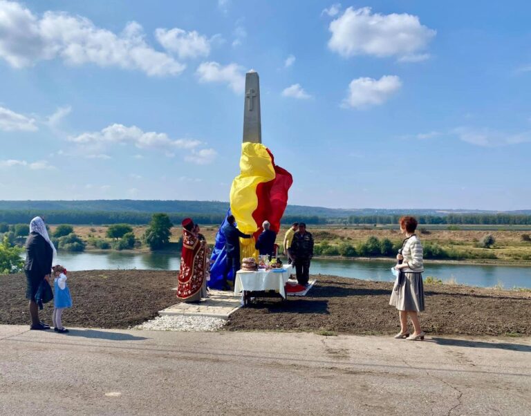 FOTO Monument din timpul României Mari, în memoria ostașilor căzuți în Primul Război Mondial, restaurat