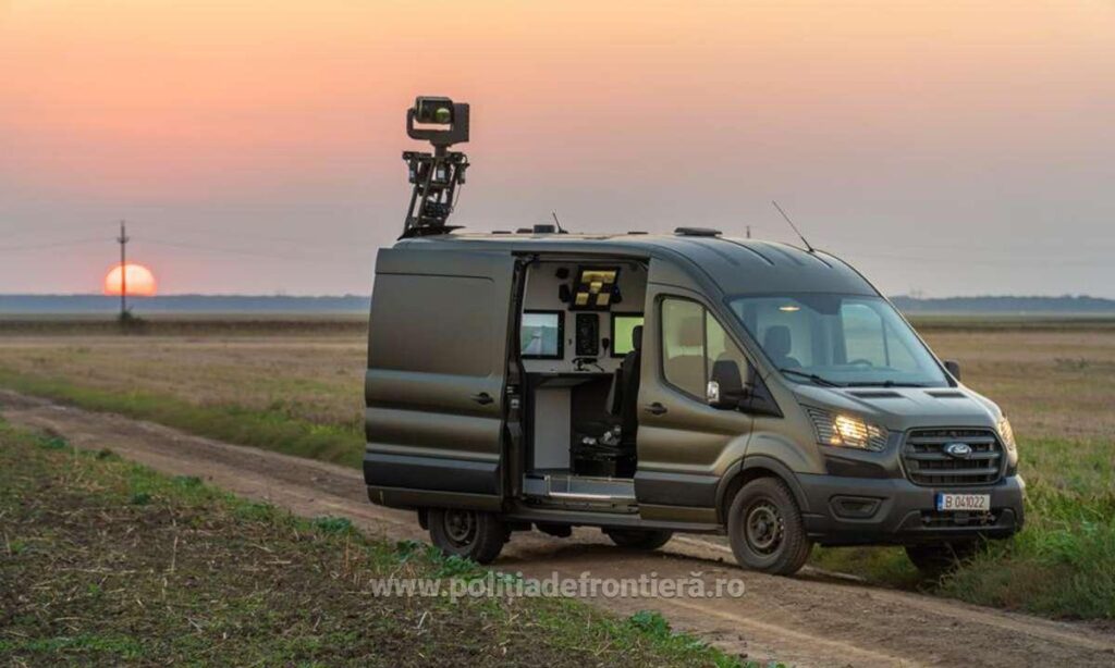 Noile mașini ale Poliției de Frontieră detectează ținte de la 7 km și recunosc persoane de la 4 km Noile mașini ale Poliției de Frontieră detectează ținte de la 7 km și recunosc persoane de la 4 km