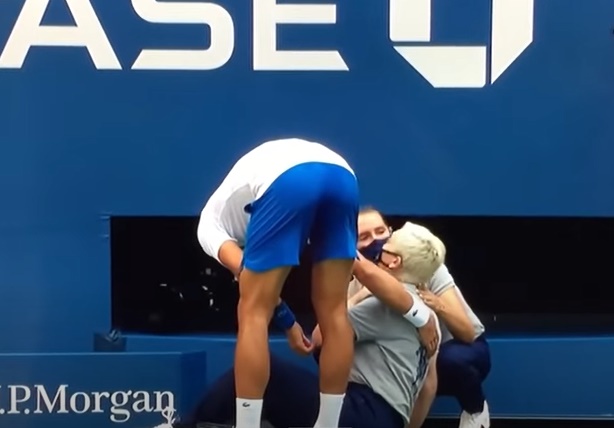 Novak Djokovic, numărul 1 mondial, descalificat US Open / Video cu momentul incidentului