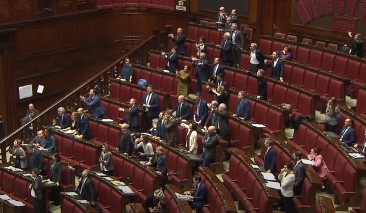 Italienii au votat reducerea cu o treime a numărului de parlamentari