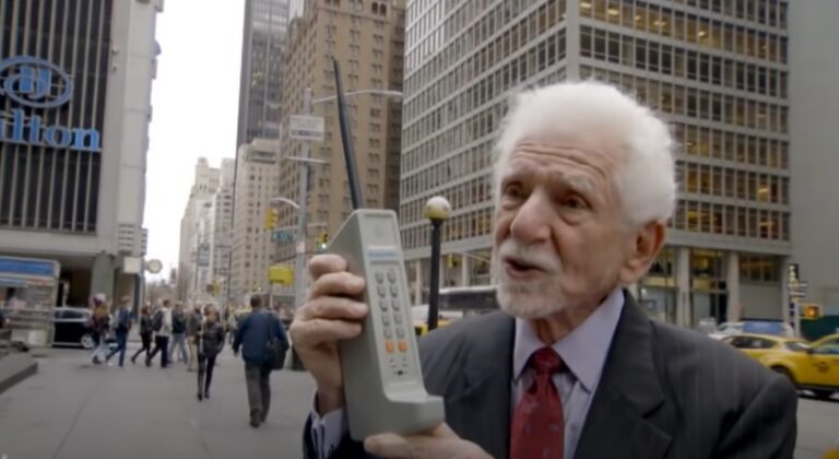 Astăzi în istorie: Motorola DynaTAC 8000X devine primul telefon mobil din lume