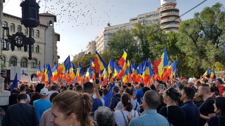 Protest împotriva purtării măștii, în Piața Universității