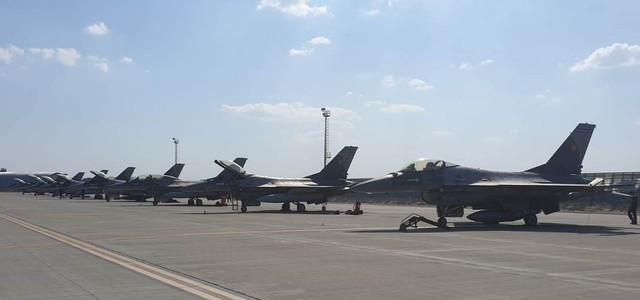 Cinci avioane F-16 s-au antrenat cu un bombardier strategic american la Baza Aeriană de la Borcea