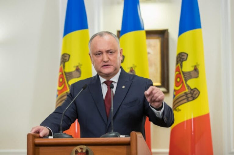 Usatîi cere excluderea lui Dodon din cursa electorală: A cheltuit ilegal bani publici pentru campania sa