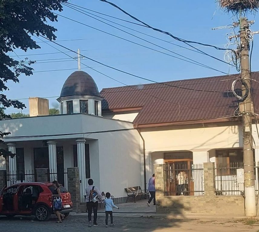 Tulcea: Elevii din Isaccea fac ore în capela mortuară