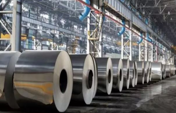 România, prinsă în războiul comercial al lui Trump cu UE: SUA impun taxe antidumping la importurile de tablă din aluminiu din România