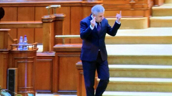 Florin Iordache aratand semne obscene florin iordache