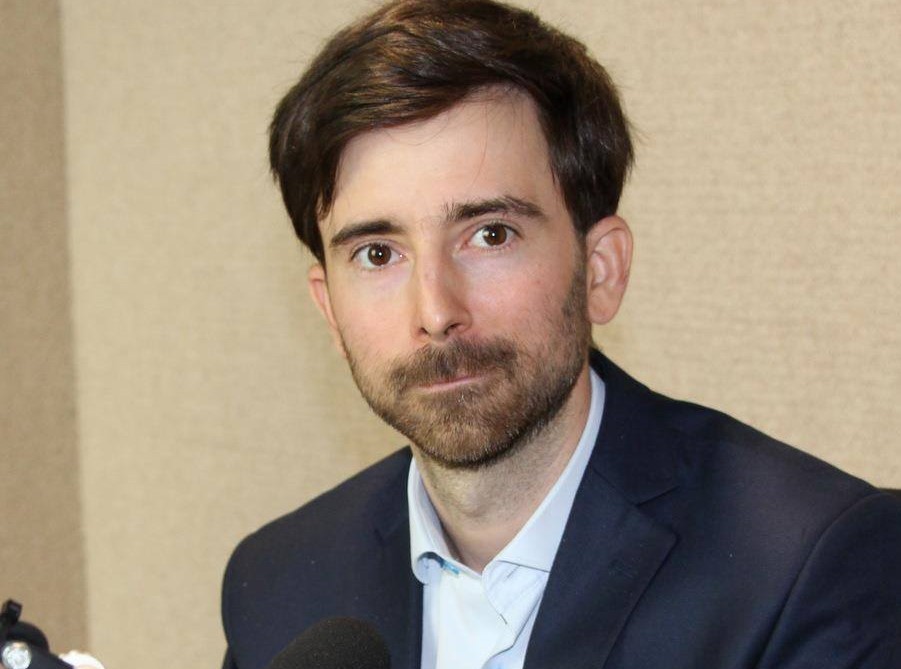 Matei-Adrian Dobrovie: Inițiatorul proiectului de lege prevede ca toţi cetăţenii cu drept de vot din ţară şi din străinătate să poată să voteze prin varianta alternativă Matei-Adrian Dobrovie: Inițiatorul proiectului de lege prevede ca toţi cetăţenii cu drept de vot din ţară şi din străinătate să poată să voteze prin varianta alternativă