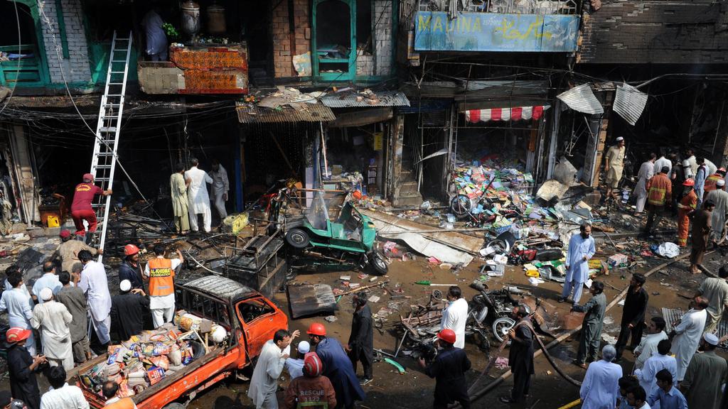 Pakistan: Bombă la un seminar ucide 8 studenți, rănind 136 Pakistan: Bombă la un seminar ucide 8 studenți, rănind 136