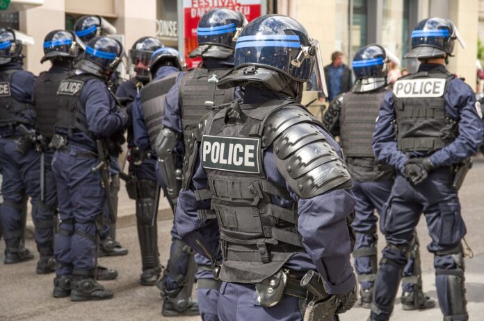Politisti francezi 2 morti, atac terorist la Nisa
