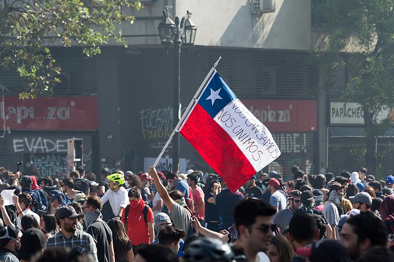 Protestele din Chile devin violente, o biserică fiind incendiată Protestele din Chile devin violente, o biserică fiind incendiată