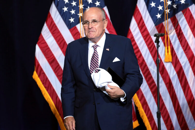 Casa Albă a fost avertizată că Giuliani era folosit de ruși pentru a-l dezinforma pe Trump