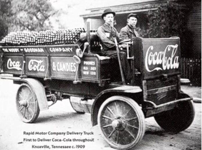 coca-cola, acum, un, secol