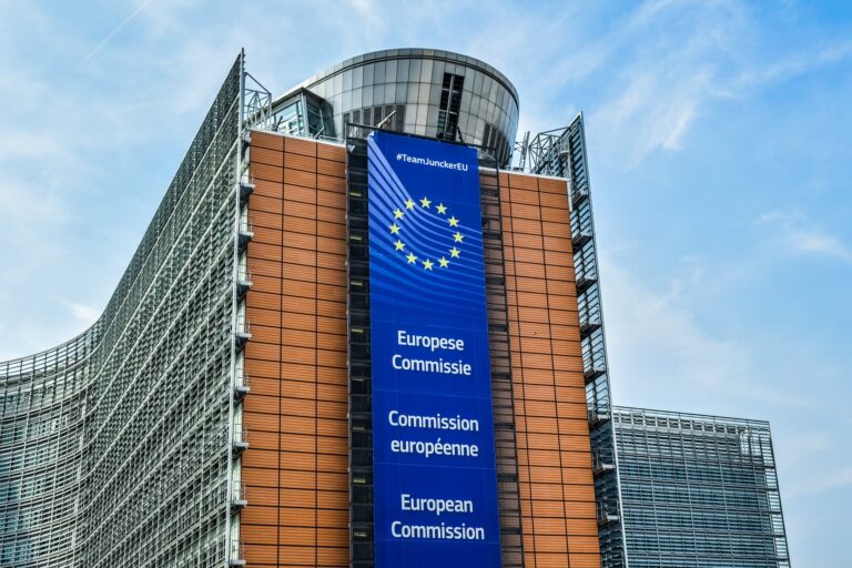 Comisia Europeană a aprobat un contract cu Moderna pentru a asigura accesul la un potențial vaccin anti-Covid