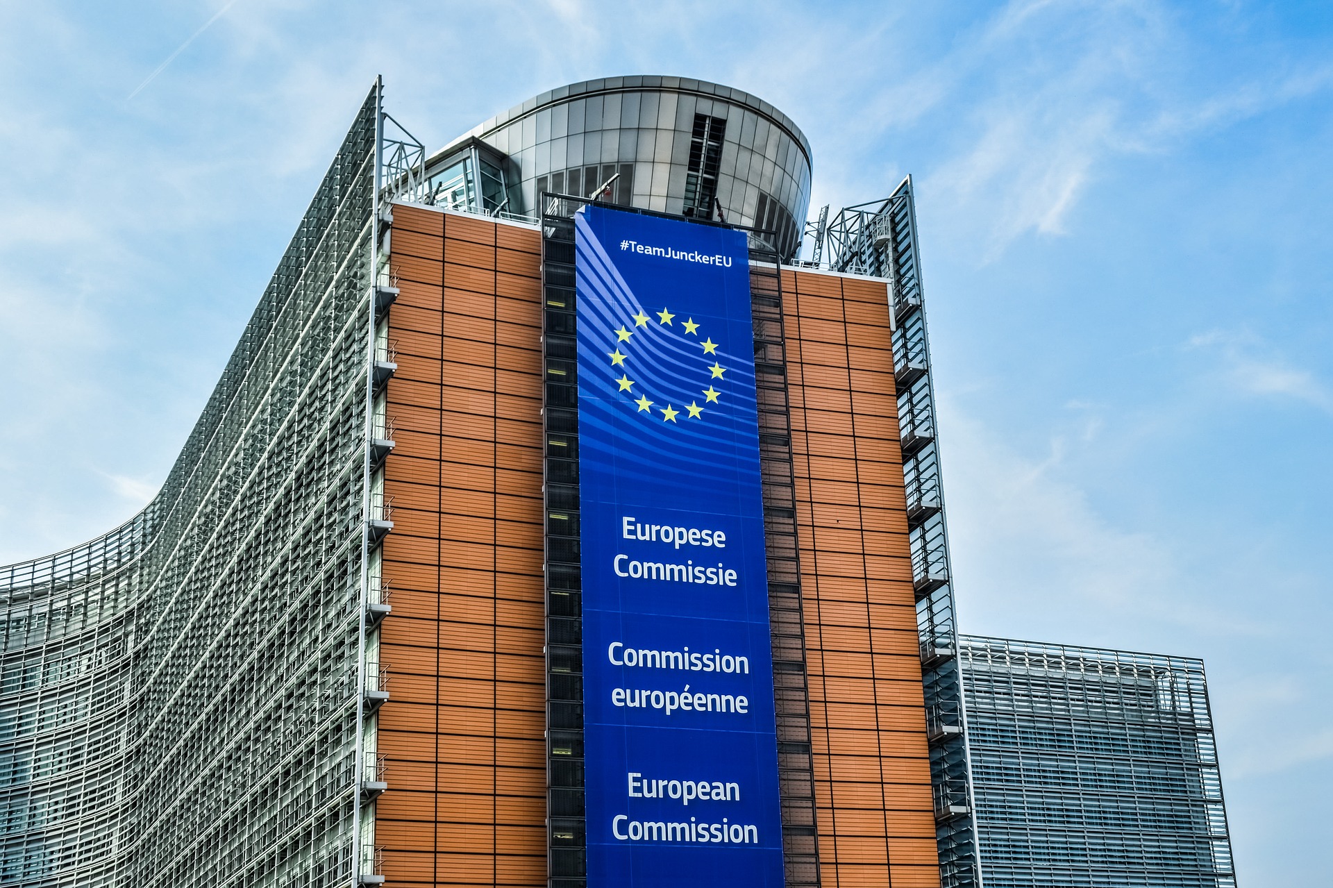 Comisia Europeană prelungeşte cadrul temporar pentru măsuri de ajutor de stat, pentru a sprijini economia