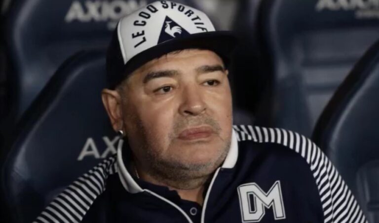 Diego Maradona a fost operat cu succes pe creier